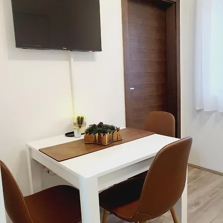 Nina 3 Akva Park Adr Stevana Ivanovica 1 *